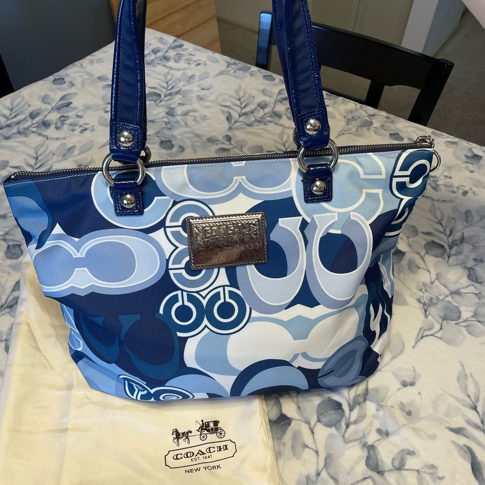 Authentic Blue and White Coach Oversized Bag - Picture 3 of 12
